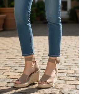 Clothing & Co Womens Tan Scalloped Espadrille Wedge Sandals Size 9 Ankle Strap